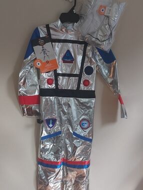 Hyde & EEK! Boutique Light-Up Astronaut Costume Silver & Blue